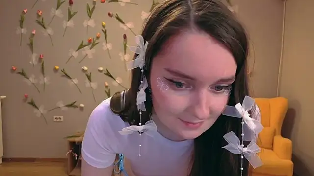 Snapshot of CloudGrace chatting on 06-11-26, 12:32 CloudGrace online show from 06-11-26, 12:32
