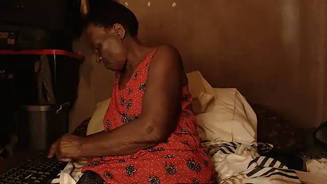 Snapshot of NaughtyGranny chatting on 02-12-25, 12:33 NaughtyGranny online show from 02-12-25, 12:33