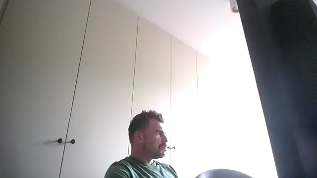 Snapshot of mrbigballs chatting on 09-08-25, 02:38 mrbigballs online show from 09-08-25, 02:38