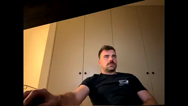 Snapshot of mrbigballs chatting on 10-29-25, 10:22 mrbigballs online show from 10-29-25, 10:22