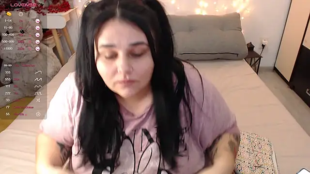 Snapshot of naughtykiss chatting on 12-18-24, 06:53 naughtykiss online show from 12-18-24, 06:53