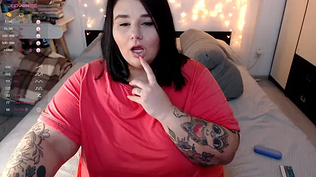 Snapshot of naughtykiss chatting on 09-11-25, 04:01 naughtykiss online show from 09-11-25, 04:01