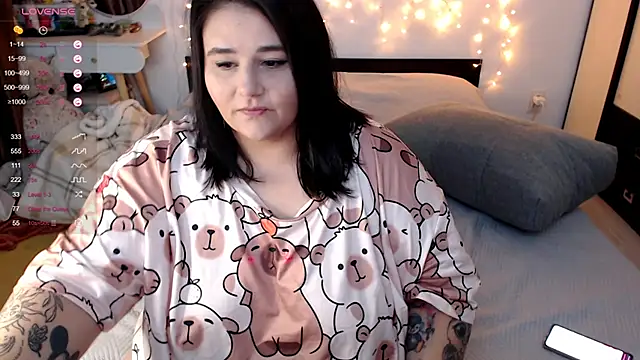 Snapshot of naughtykiss chatting on 09-27-25, 04:17 naughtykiss online show from 09-27-25, 04:17