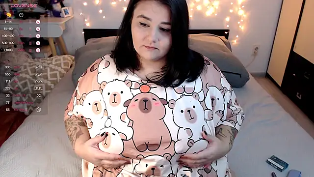 Snapshot of naughtykiss chatting on 10-06-25, 04:32 naughtykiss online show from 10-06-25, 04:32