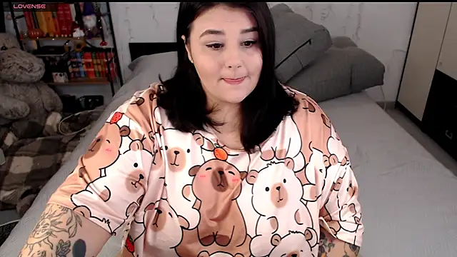 Snapshot of naughtykiss chatting on 11-21-25, 06:01 naughtykiss online show from 11-21-25, 06:01