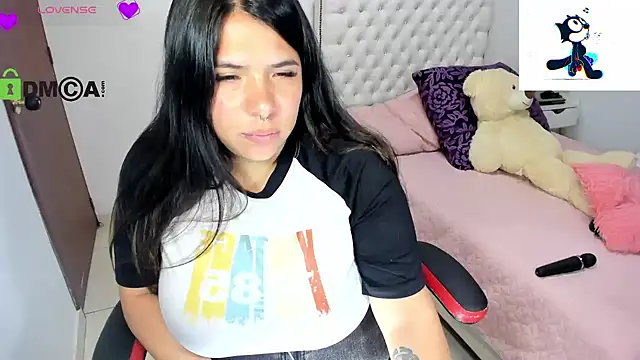 Snapshot of Karlathompson chatting on 02-10-25, 04:08 Karlathompson online show from 02-10-25, 04:08