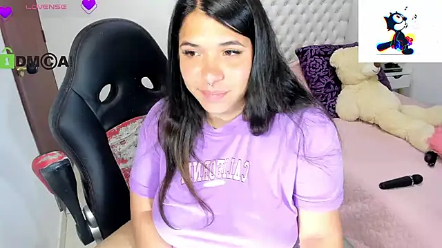 Snapshot of Karlathompson chatting on 02-10-25, 11:13 Karlathompson online show from 02-10-25, 11:13