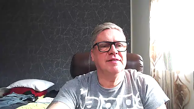 Snapshot of RobertStripX chatting on 02-04-25, 11:05 RobertStripX online show from 02-04-25, 11:05