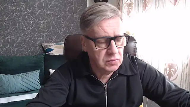 Snapshot of RobertStripX chatting on 03-01-26, 08:27 RobertStripX online show from 03-01-26, 08:27