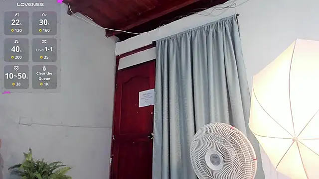 Snapshot of niky_doll_ chatting on 09-17-25, 01:35 niky doll  online show from 09-17-25, 01:35