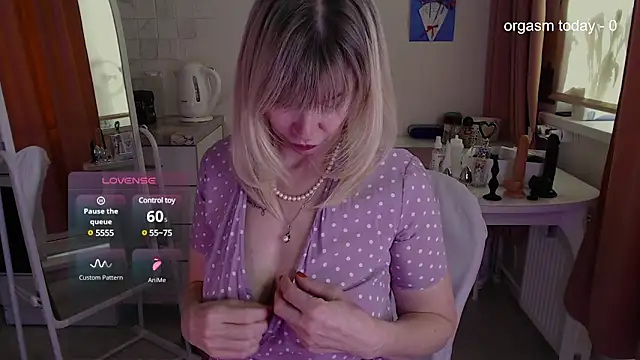 Snapshot of JuliaVilnet chatting on 03-11-25, 05:16 JuliaVilnet online show from 03-11-25, 05:16