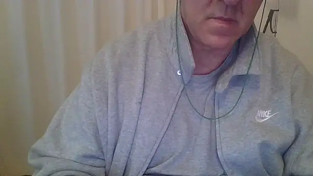 Snapshot of ANONIMO7735 chatting on 03-08-25, 05:43 ANONIMO7735 online show from 03-08-25, 05:43