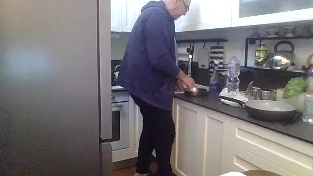 Snapshot of ANONIMO7735 chatting on 10-24-25, 09:49 ANONIMO7735 online show from 10-24-25, 09:49