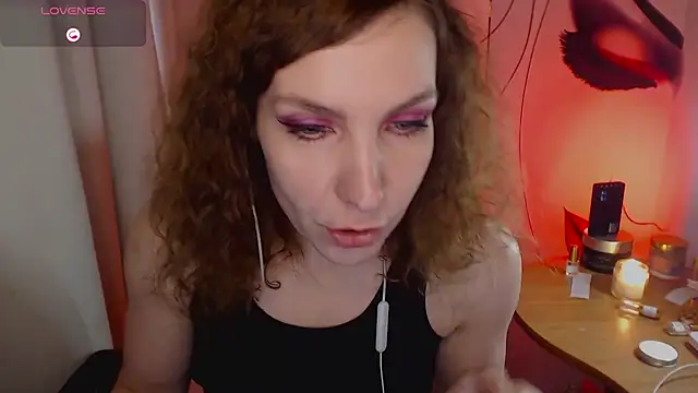 Snapshot of JohansonKatie chatting on 02-09-25, 12:52 JohansonKatie online show from 02-09-25, 12:52