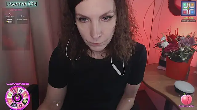 Snapshot of JohansonKatie chatting on 02-17-25, 01:32 JohansonKatie online show from 02-17-25, 01:32