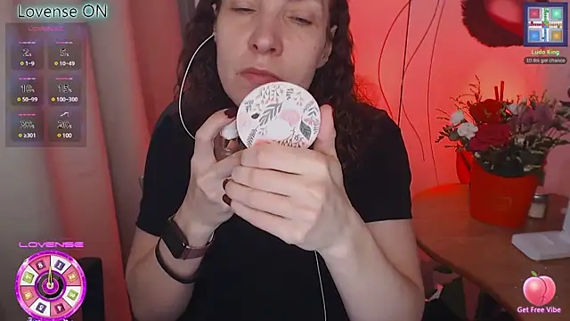 Snapshot of JohansonKatie chatting on 02-18-25, 10:05 JohansonKatie online show from 02-18-25, 10:05