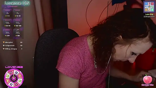 Snapshot of JohansonKatie chatting on 02-24-25, 03:09 JohansonKatie online show from 02-24-25, 03:09