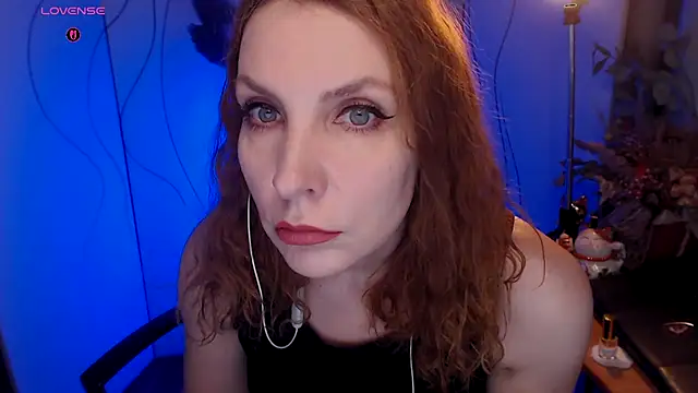 Snapshot of JohansonKatie chatting on 11-26-25, 05:52 JohansonKatie online show from 11-26-25, 05:52