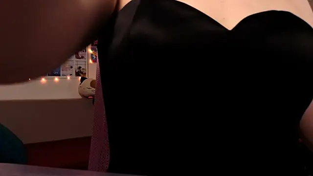 Snapshot of MilenaSaint chatting on 02-03-25, 03:31 MilenaSaint online show from 02-03-25, 03:31