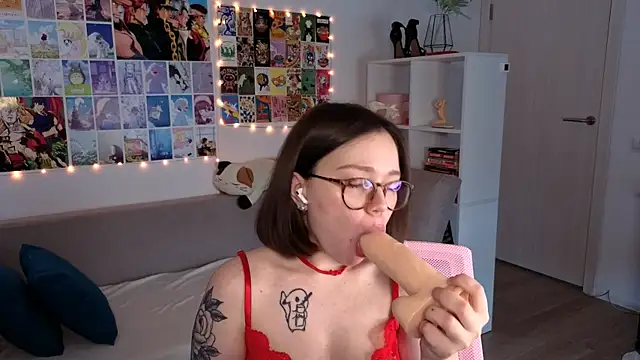 Snapshot of MilenaSaint chatting on 02-13-25, 08:48 MilenaSaint online show from 02-13-25, 08:48