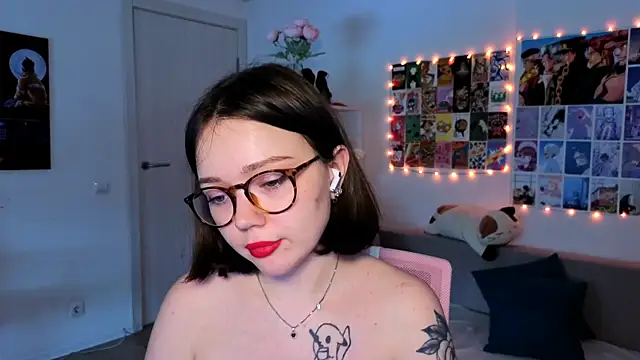 Snapshot of MilenaSaint chatting on 02-19-25, 02:55 MilenaSaint online show from 02-19-25, 02:55