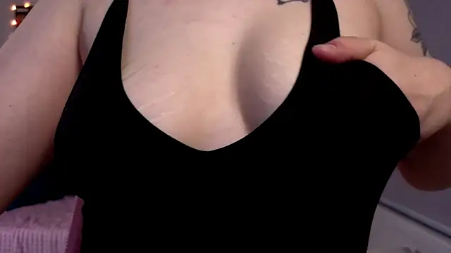 Snapshot of MilenaSaint chatting on 03-12-25, 03:35 MilenaSaint online show from 03-12-25, 03:35