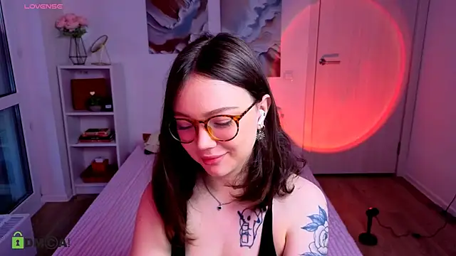 Snapshot of MilenaSaint chatting on 10-03-25, 04:20 MilenaSaint online show from 10-03-25, 04:20