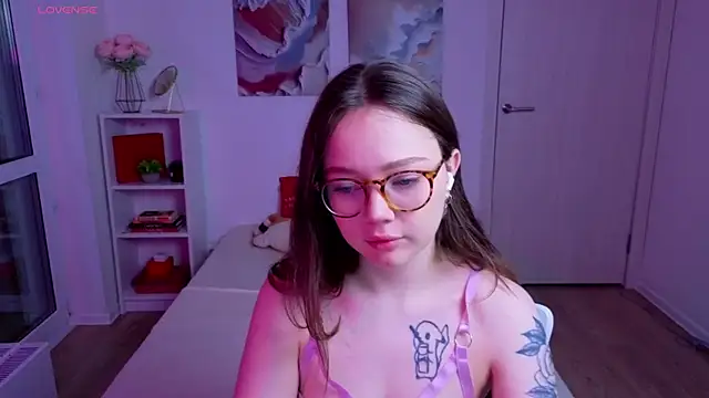 Snapshot of MilenaSaint chatting on 10-14-25, 04:24 MilenaSaint online show from 10-14-25, 04:24