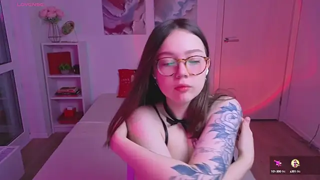 Snapshot of MilenaSaint chatting on 10-21-25, 05:08 MilenaSaint online show from 10-21-25, 05:08