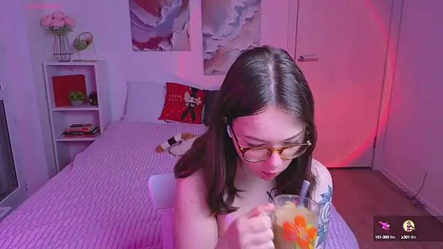 Snapshot of MilenaSaint chatting on 10-25-25, 04:20 MilenaSaint online show from 10-25-25, 04:20