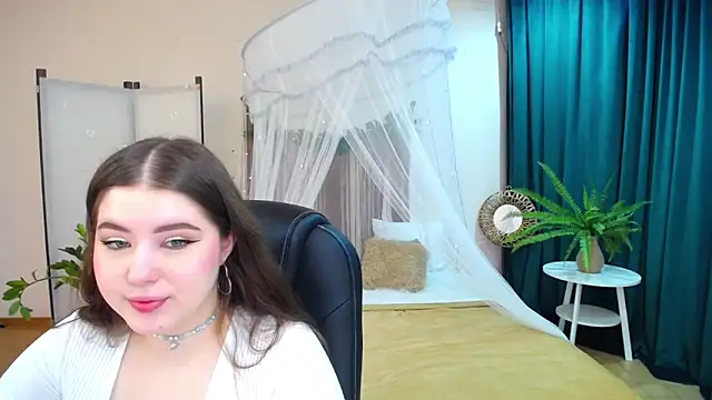 NicoleFoxery online show from 03-17-25, 06:21