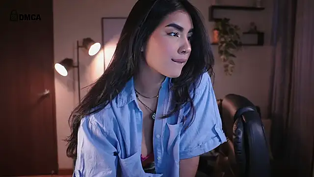 Snapshot of Isabella_dior chatting on 05-22-26, 03:17 Isabella dior online show from 05-22-26, 03:17