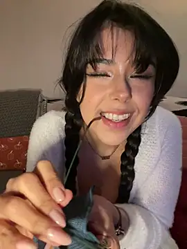 Evie-Luna online show from 12-13-24, 01:04