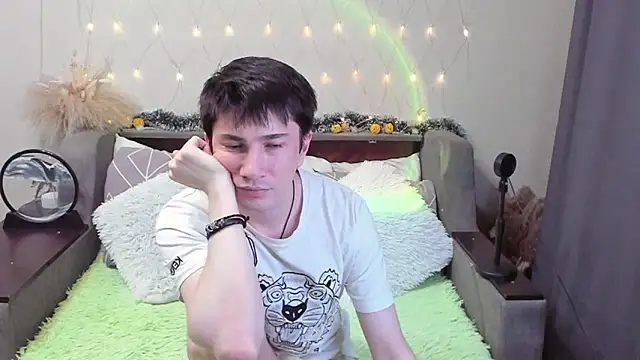 Yumi steve online show from 10-30-25, 08:16