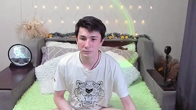 Yumi steve online show from 11-03-25, 02:51