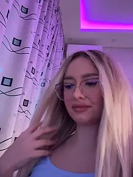 Snapshot of mollyxxx chatting on 01-10-25, 07:04 mollyxxx online show from 01-10-25, 07:04