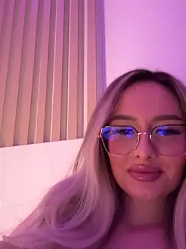 Snapshot of mollyxxx chatting on 02-12-25, 04:44 mollyxxx online show from 02-12-25, 04:44