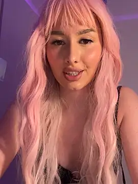 Snapshot of mollyxxx chatting on 03-05-25, 03:40 mollyxxx online show from 03-05-25, 03:40
