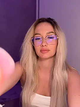 Snapshot of mollyxxx chatting on 09-30-25, 01:54 mollyxxx online show from 09-30-25, 01:54