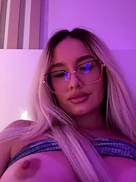 Snapshot of mollyxxx chatting on 10-09-25, 02:31 mollyxxx online show from 10-09-25, 02:31