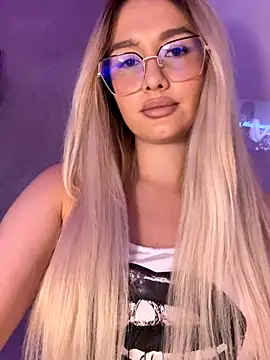 Snapshot of mollyxxx chatting on 10-25-25, 03:14 mollyxxx online show from 10-25-25, 03:14
