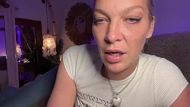 cyberchickie maria online show from 02-28-25, 09:33