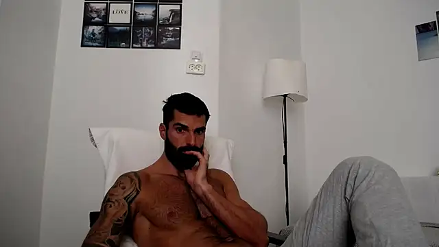 Snapshot of Verycutex chatting on 09-28-25, 08:42 Verycutex online show from 09-28-25, 08:42