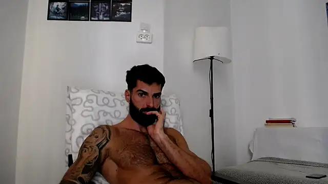 Snapshot of Verycutex chatting on 10-31-25, 08:48 Verycutex online show from 10-31-25, 08:48