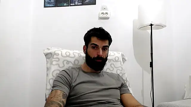 Snapshot of Verycutex chatting on 11-20-25, 08:19 Verycutex online show from 11-20-25, 08:19