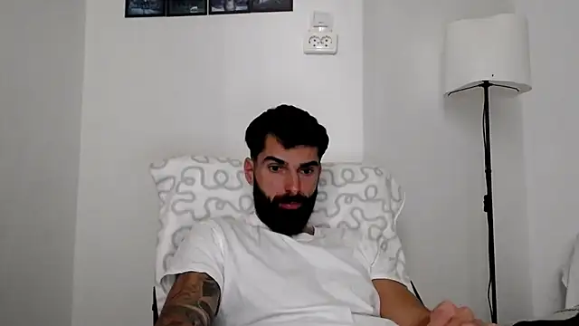 Snapshot of Verycutex chatting on 11-25-25, 08:25 Verycutex online show from 11-25-25, 08:25