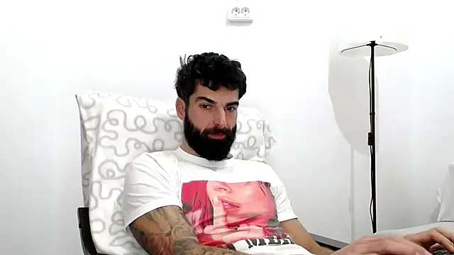 Snapshot of Verycutex chatting on 12-17-25, 07:58 Verycutex online show from 12-17-25, 07:58