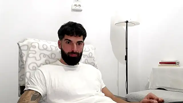 Snapshot of Verycutex chatting on 12-21-25, 08:49 Verycutex online show from 12-21-25, 08:49