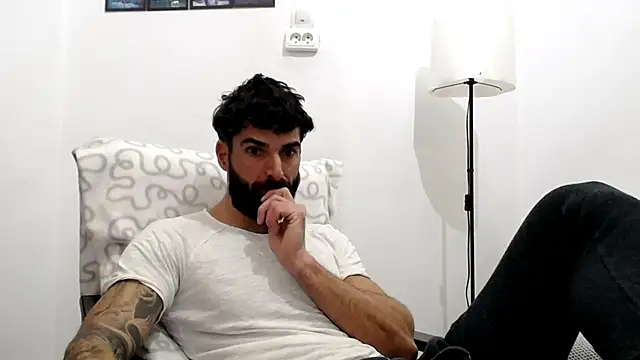 Snapshot of Verycutex chatting on 01-19-26, 07:01 Verycutex online show from 01-19-26, 07:01