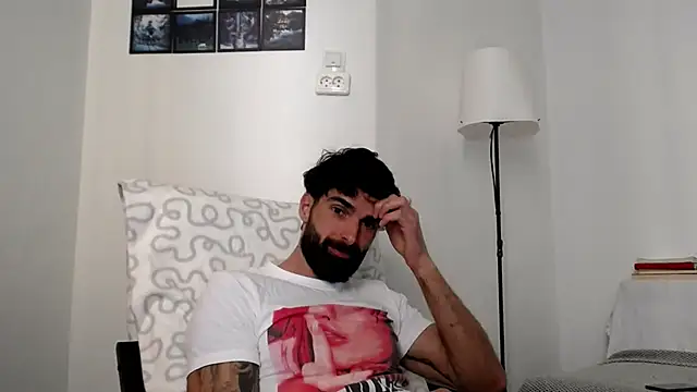 Snapshot of Verycutex chatting on 03-08-26, 09:57 Verycutex online show from 03-08-26, 09:57